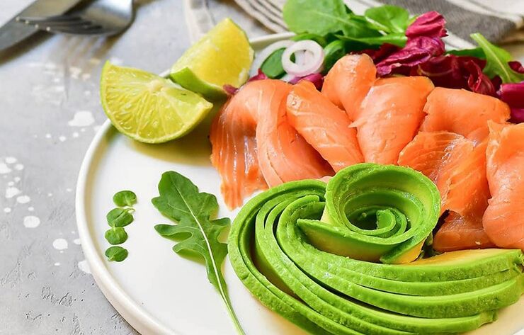 केटोजेनिक आहार के लिए सब्जियों के साथ मछली